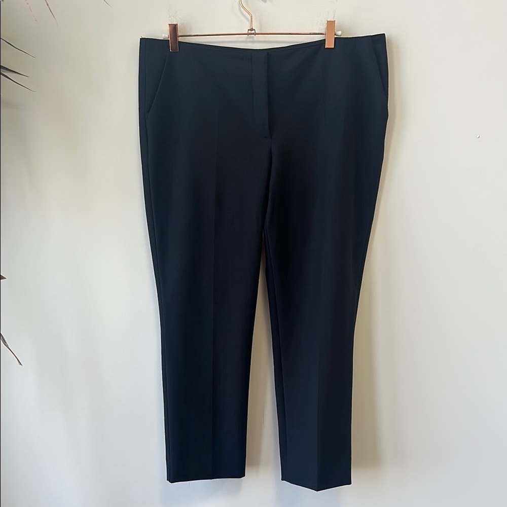 Armani Collezioni Sz 14 Black Ankle Cropped Pants Sleek Design